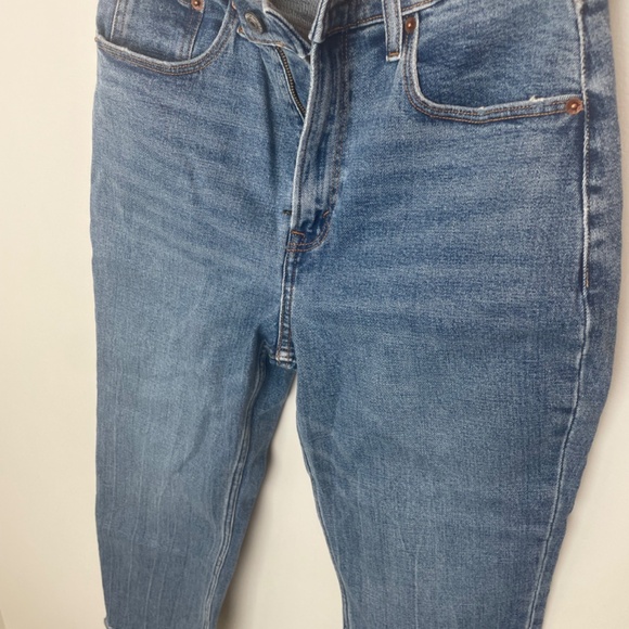 Brand New with Tags! Abercrombie Ankle Straight Curve Love - Picture 2 of 4